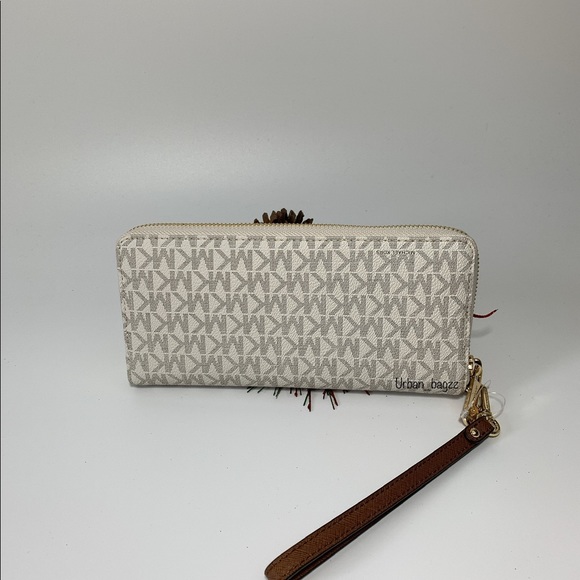 Michael Kors Jet Set Travel Large Zip Wallet - Picture 3 of 9